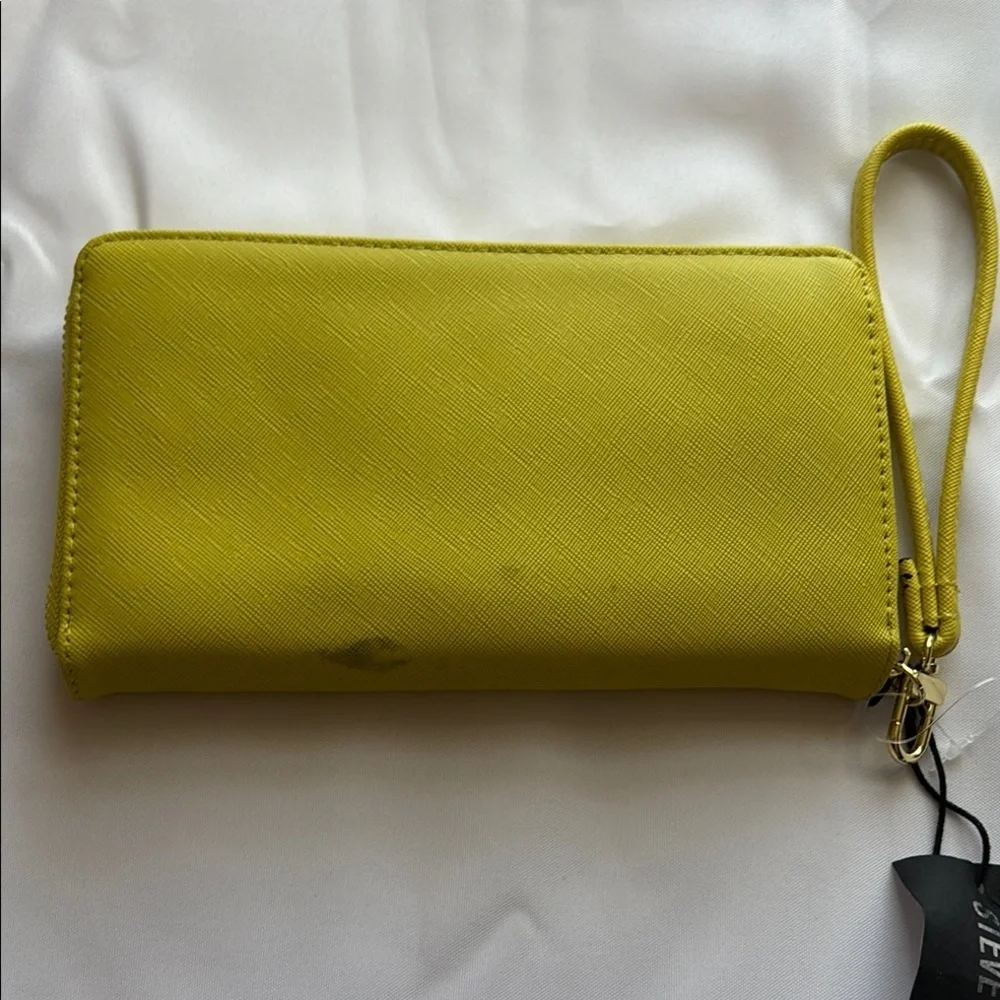 Steve Madden Bzippy Zip Around Wallet – NWT (Flawed)